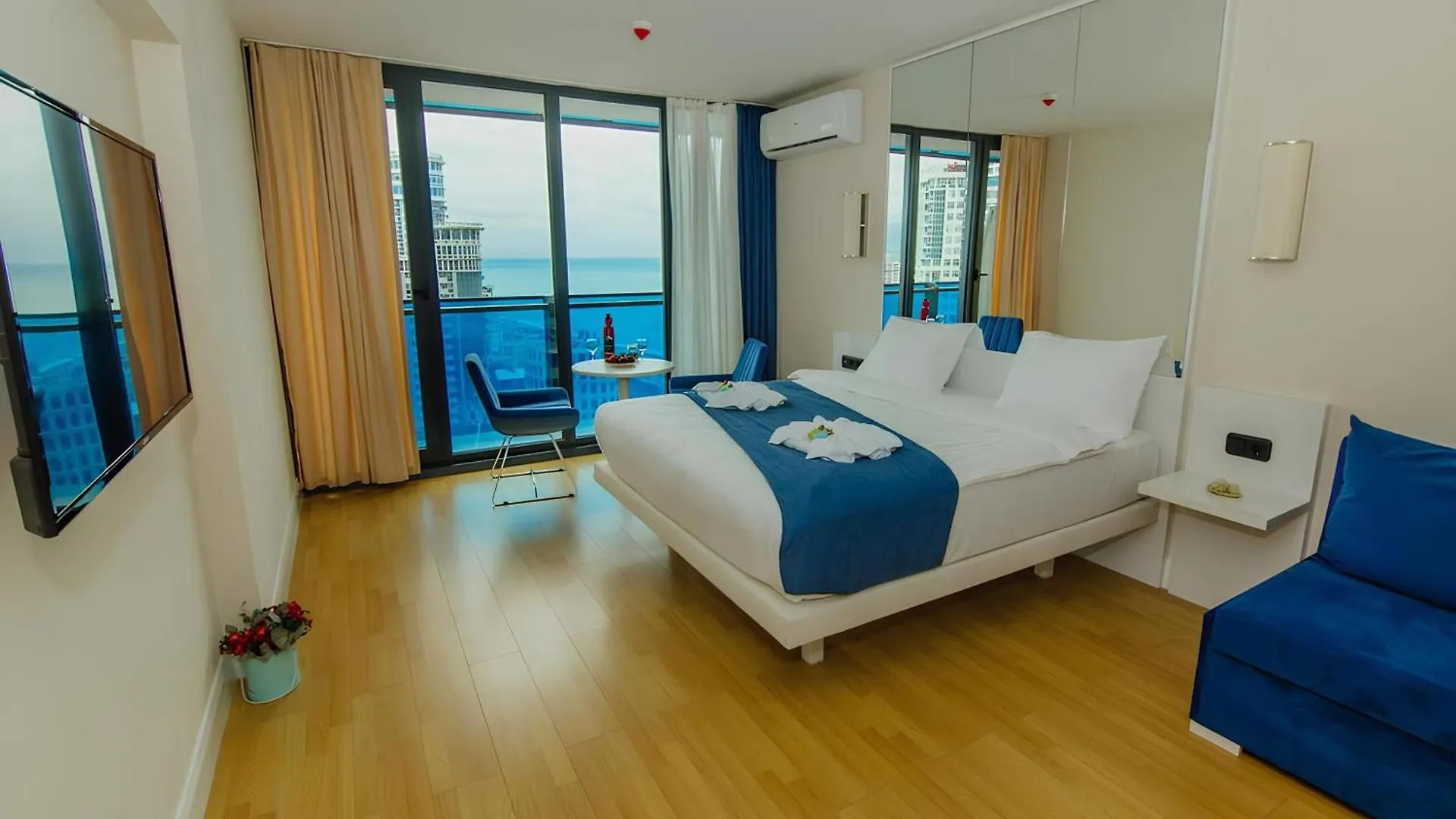 Panorama Orbi City Aparthotel